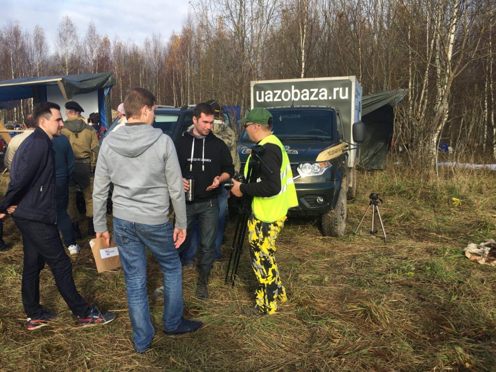 УАЗОВЦЫ рядом с УАЗОБАЗОЙ.jpg УАЗОВЦЫ рядом с УАЗОБАЗОЙ.jpg